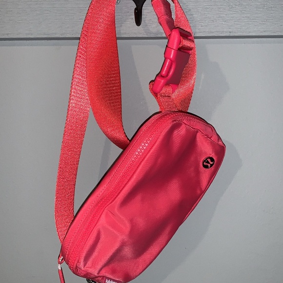 MAKE OFFER 💕 Lululemon Pink Belt Bag- WORN ONCE - Picture 3 of 9
